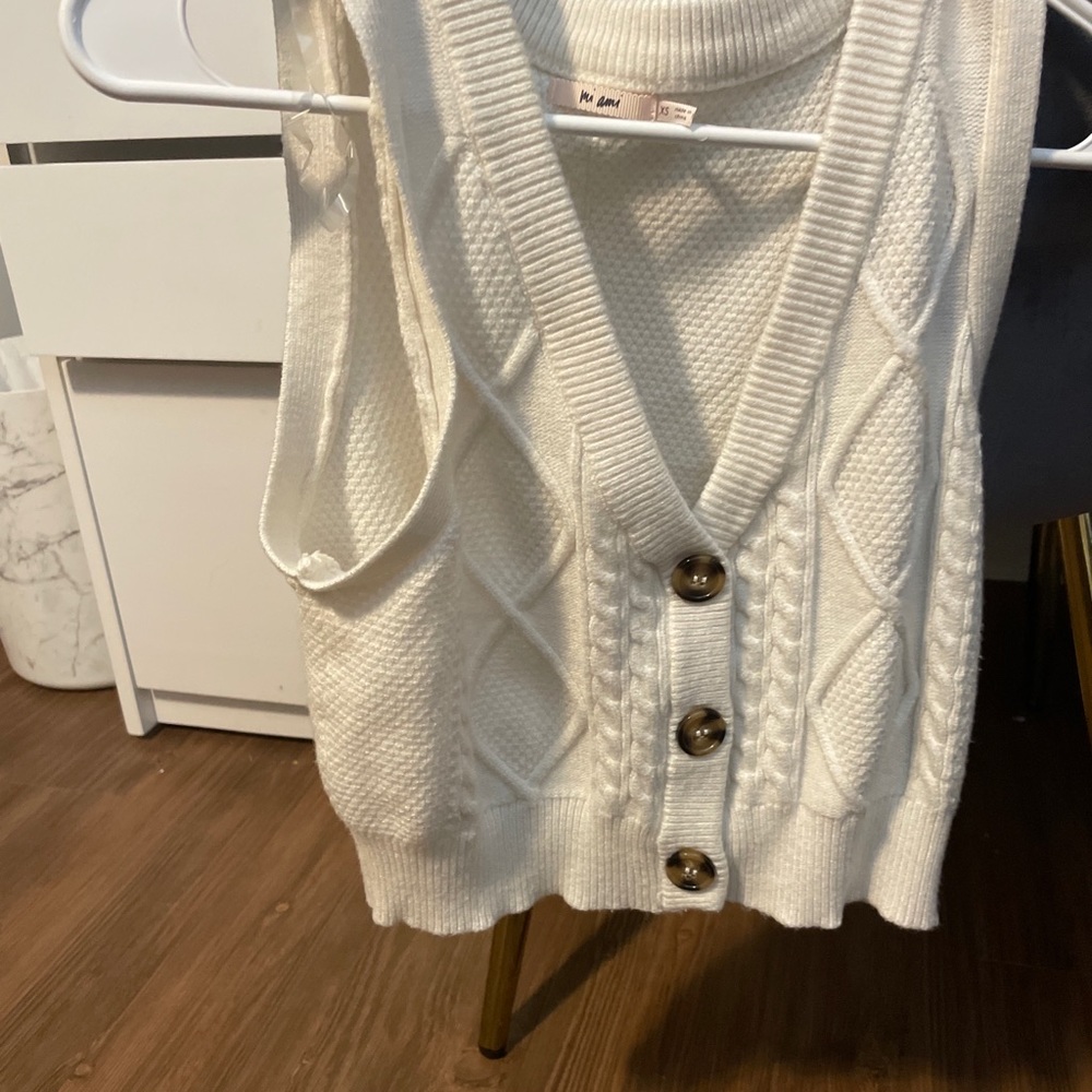 Sweater vest